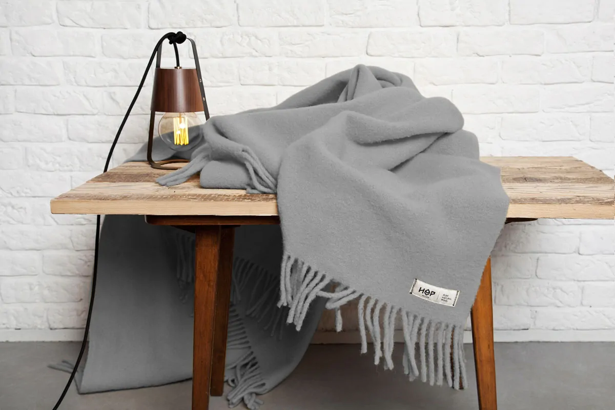 yeti-lightgrey-table