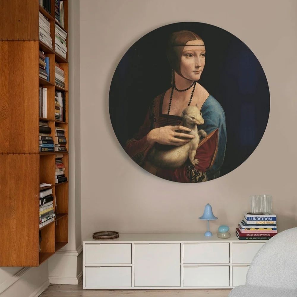 Dots Lighting Lady with an Ermine (1)