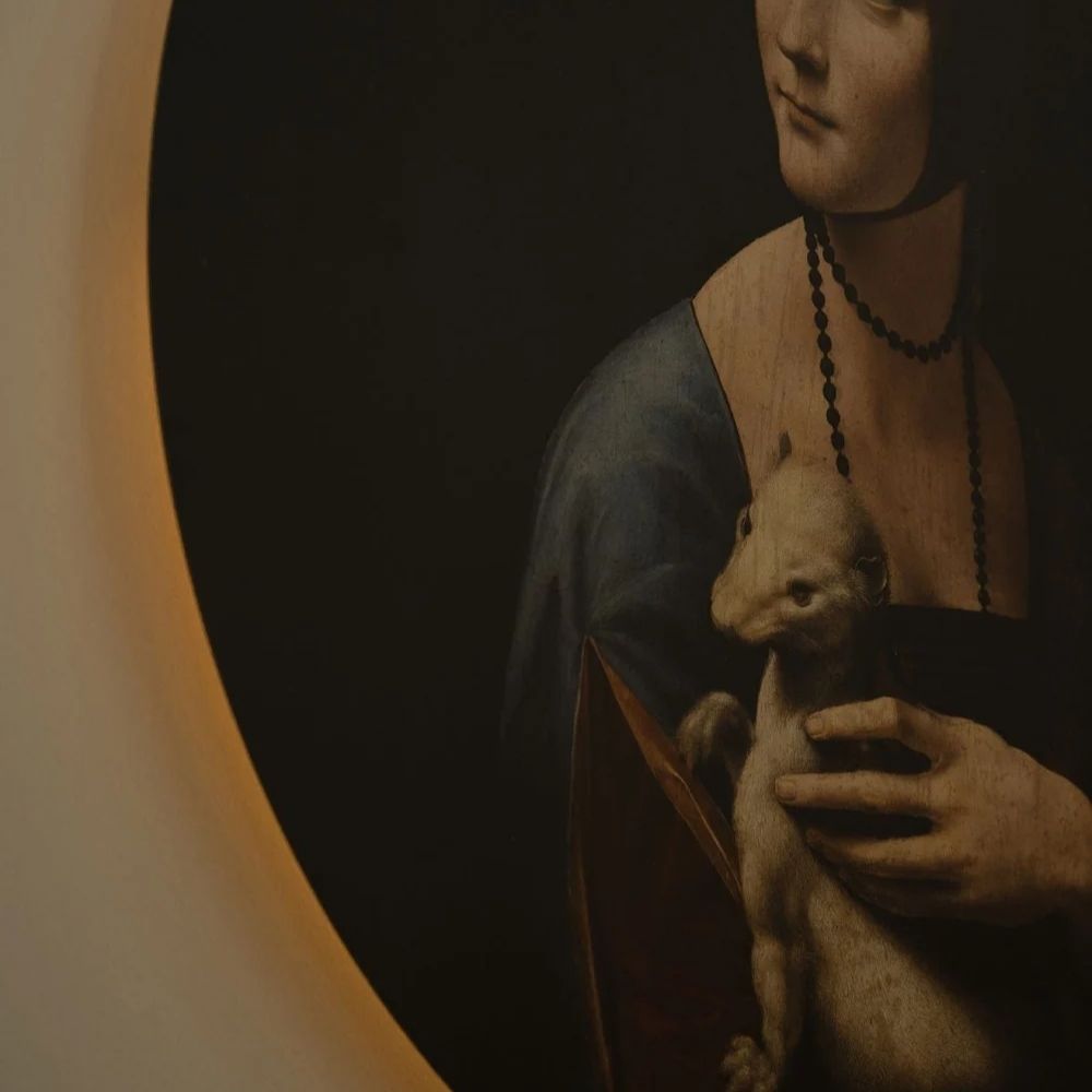 Dots Lighting Lady with an Ermine (2)