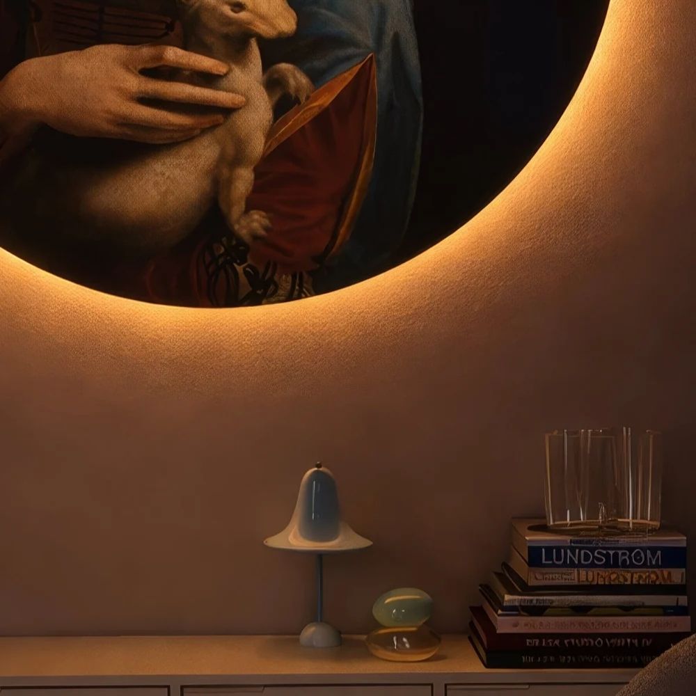 Dots Lighting Lady with an Ermine (3)
